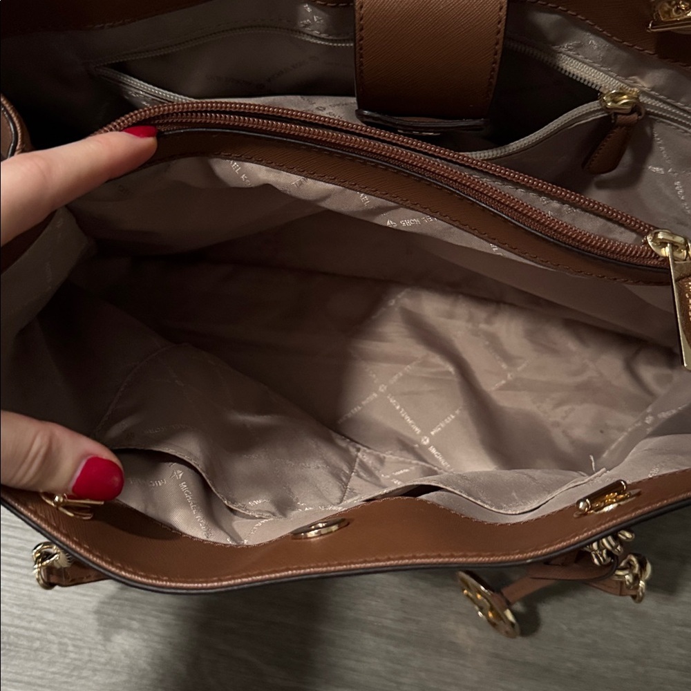 Michael Kors Susannah Large Leather Tote Bag — Luggage Brown - Picture 11 of 14